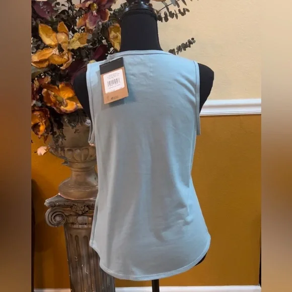 NWT North Face Tank Top, Size Small, MSRP $30 - Picture 2 of 3